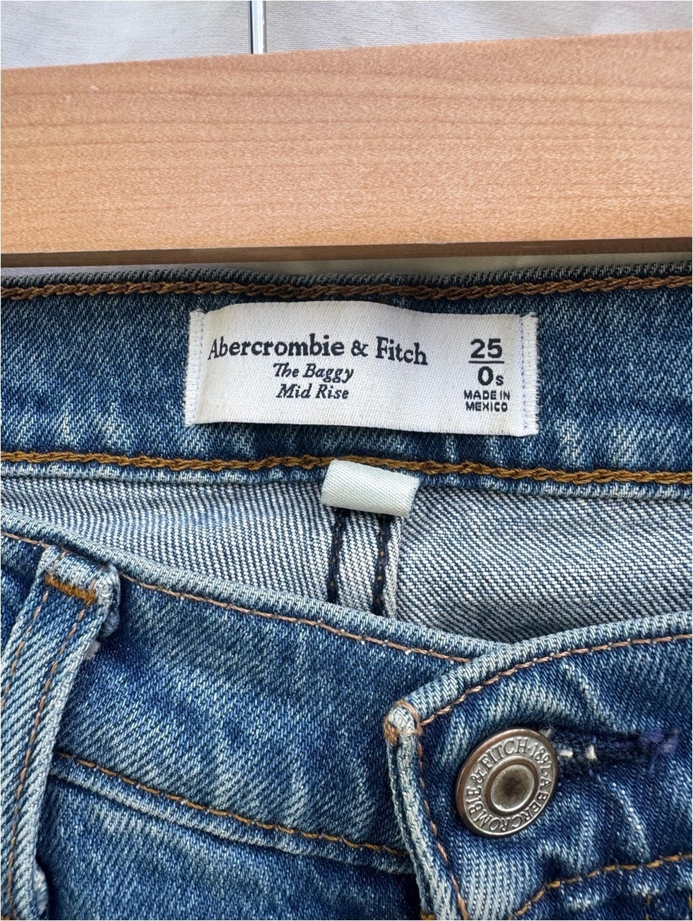 Abercrombie Baggy Mid Rise Jeans - Picture 3 of 6